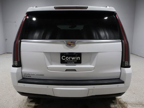 Used 2020 Cadillac Escalade Premium Luxury image 3