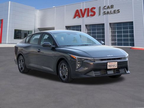 Used 2025 Kia K4 LXS image 3