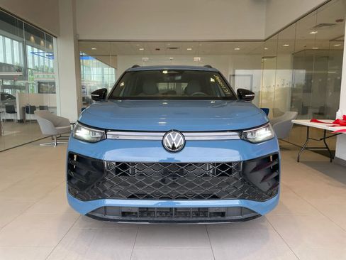 Used 2025 Volkswagen Tiguan SE R-Line AWD/4WD image 29