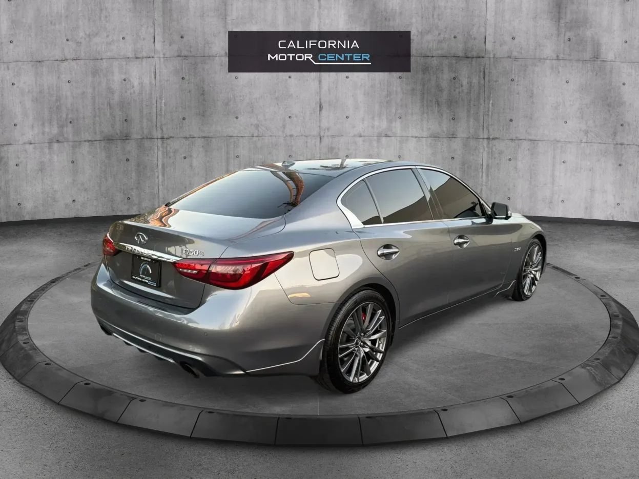 Used 2018 INFINITI Q50 Red Sport 400 w/ Sensory Package (Sport) RWD image 5