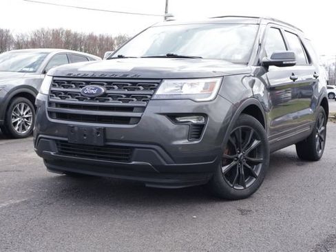 Used 2018 Ford Explorer XLT w/ Equipment Group 202A image 2