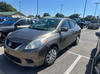 Used 2013 Nissan Versa SV w/ Convenience Pkg FWD video 1