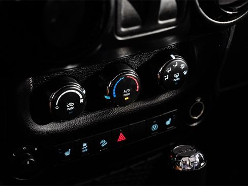 Used 2017 Jeep Wrangler Sahara image 19