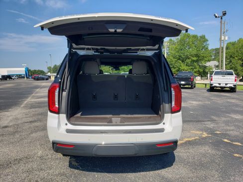 Used 2023 GMC Yukon SLT w/ SLT Premium Package RWD image 9