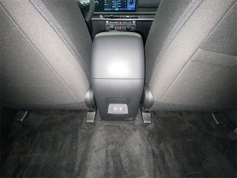 Used 2025 Hyundai Tucson SE image 28