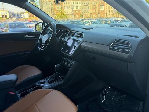 Used 2019 Volkswagen Tiguan SE AWD/4WD image 5