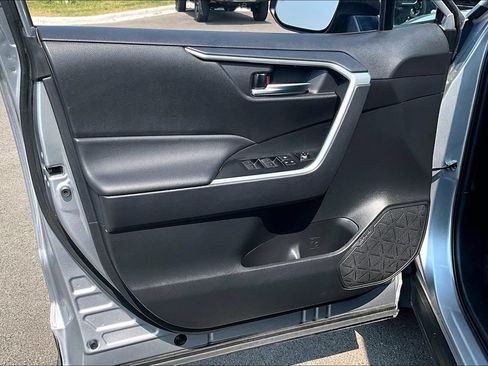 Used 2025 Toyota RAV4 XLE AWD/4WD image 23