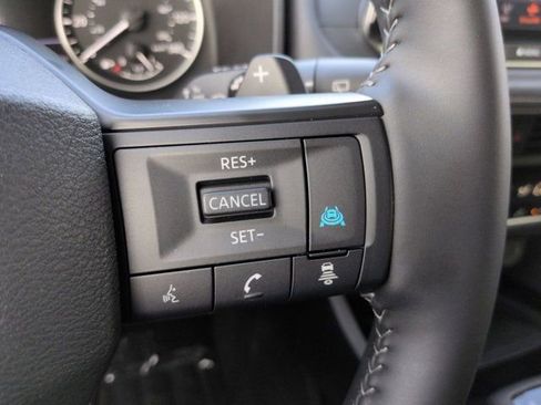 Used 2025 Nissan Rogue SV FWD image 23