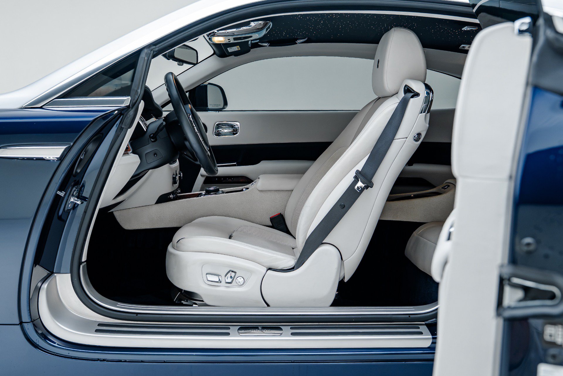 Used 2014 Rolls-Royce Wraith RWD image 30