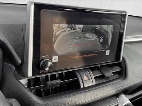 Used 2025 Toyota RAV4 XLE AWD/4WD image 14