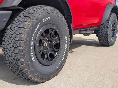 Used 2022 Ford Bronco Badlands w/ Sasquatch Package AWD/4WD image 9