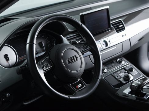 Used 2015 Audi S8 AWD/4WD image 4
