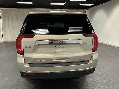 Used 2022 GMC Yukon XL SLT w/ SLT Premium Package AWD/4WD image 4