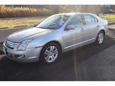 Used 2009 Ford Fusion SEL image 2