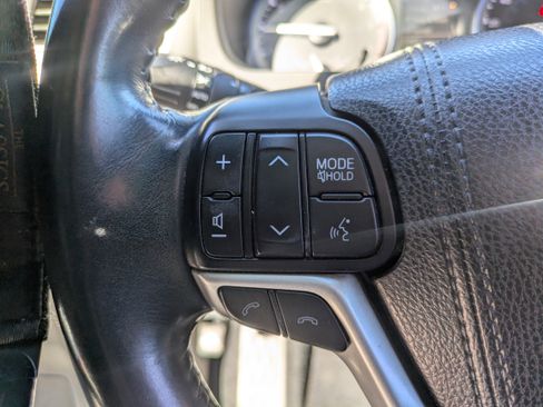 Used 2017 Toyota Highlander Limited image 31