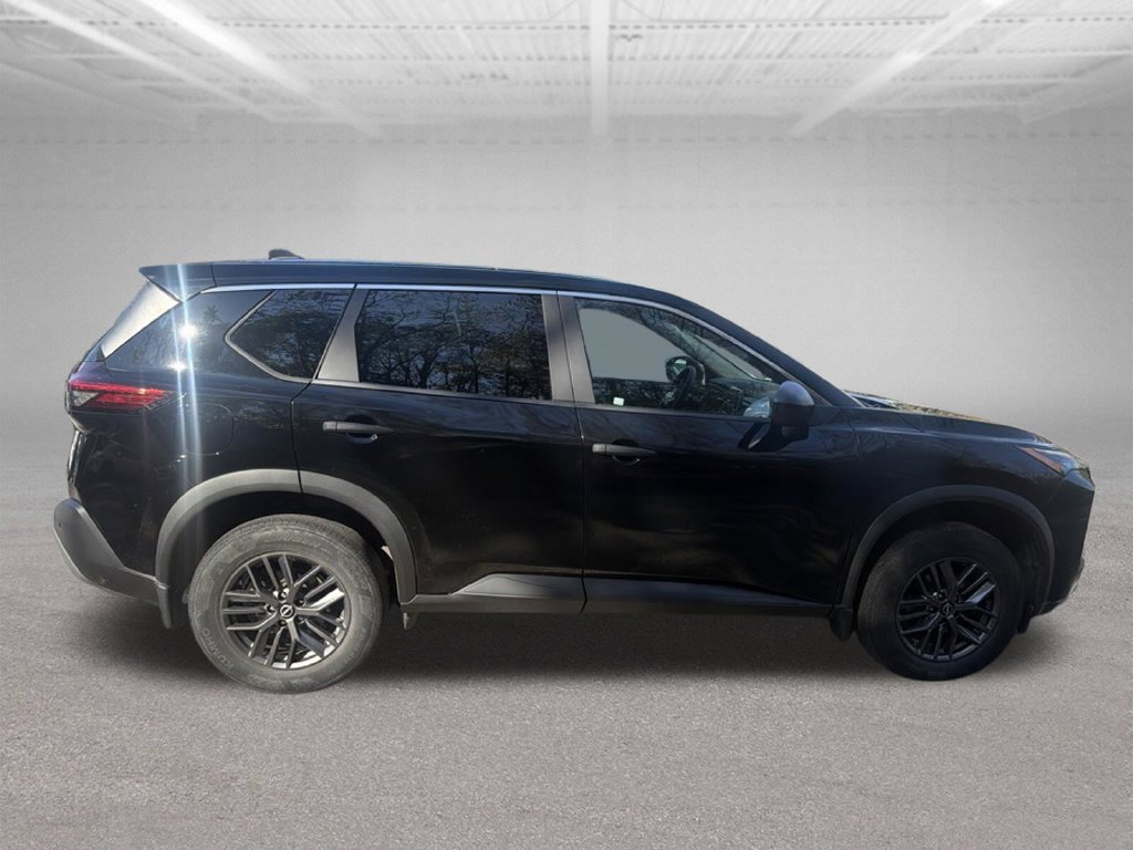 Used 2023 Nissan Rogue S AWD/4WD image 16