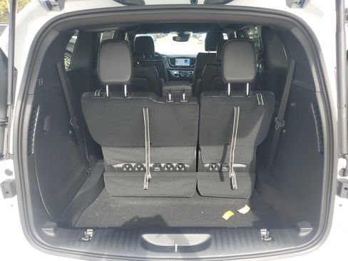 New 2026 Chrysler Pacifica Select image 6