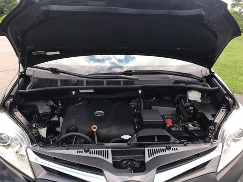 Used 2019 Toyota Sienna XLE AWD/4WD image 54