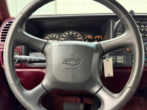 Used 1999 Chevrolet Suburban 4WD w/ Preferred Equipment Group 3 image 23