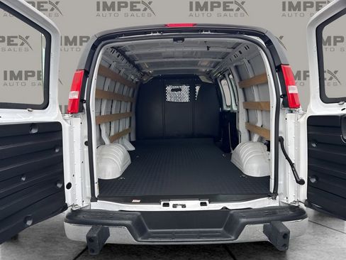 Used 2024 Chevrolet Express 2500 w/ Driver Convenience Package image 21