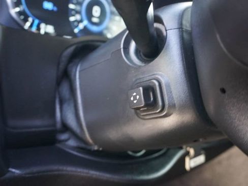 Used 2018 Cadillac Escalade Luxury AWD/4WD image 17