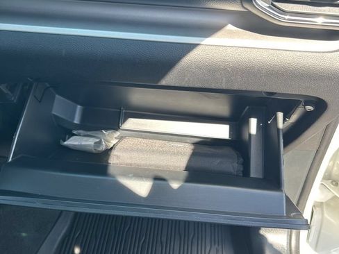 Used 2021 Ford Explorer XLT w/ Equipment Group 202A AWD/4WD image 68