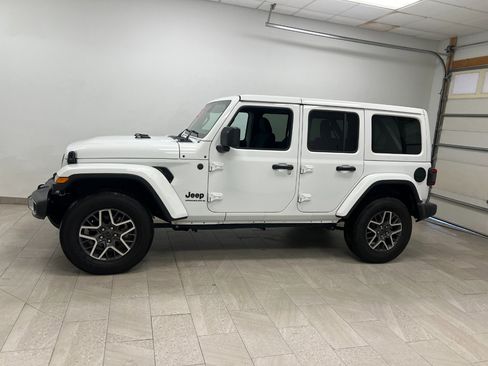 Used 2025 Jeep Wrangler Unlimited Sahara image 5