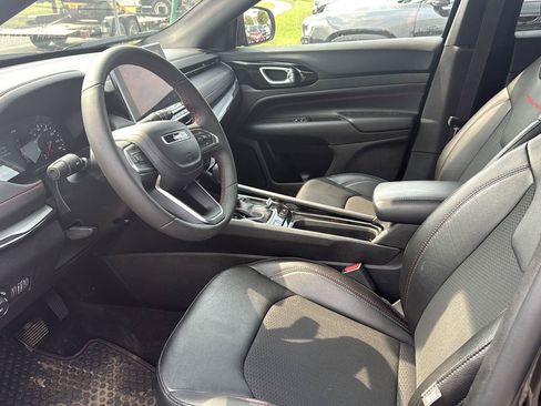 Used 2025 Jeep Compass Trailhawk AWD/4WD image 11