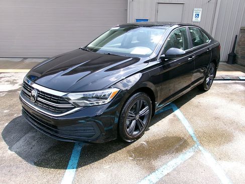 Used 2024 Volkswagen Jetta SE w/ Panoramic Sunroof Package FWD image 1