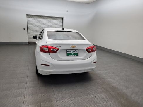Used 2017 Chevrolet Cruze LS FWD image 6