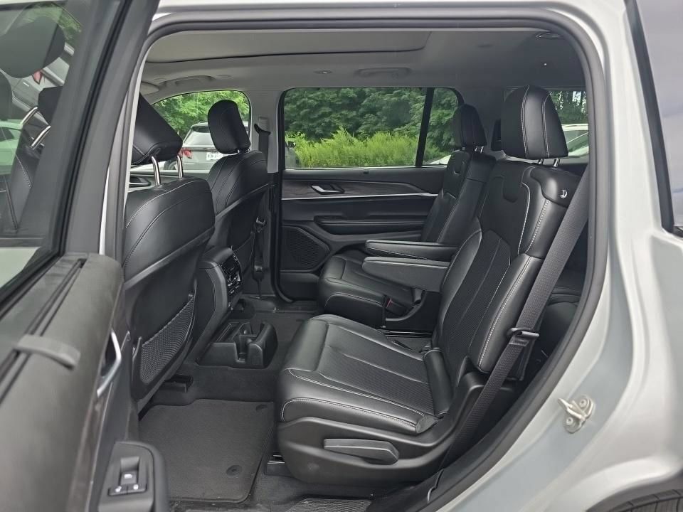 Used 2023 Jeep Grand Cherokee L Limited w/ Luxury Tech Group II AWD/4WD image 15