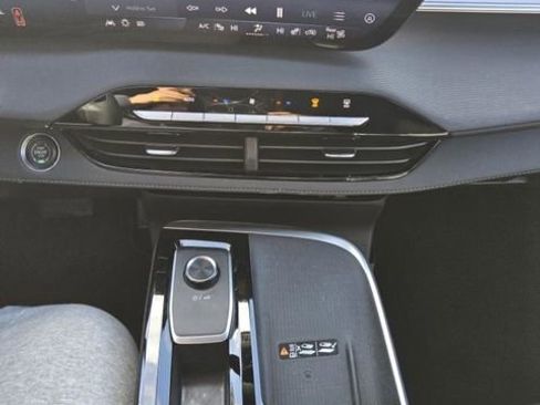 Used 2025 Buick Enclave Sport Touring image 12