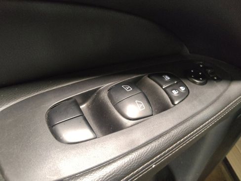 Used 2020 Nissan Pathfinder SL AWD/4WD image 27