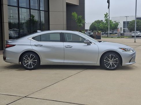 Certified 2023 Lexus ES 300h w/ Premium Package FWD image 7
