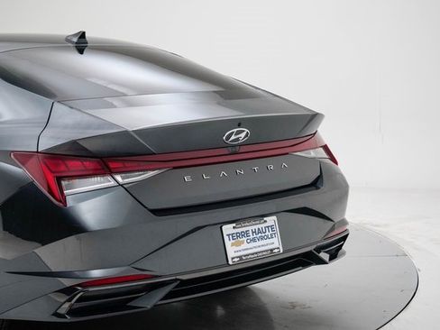 Used 2022 Hyundai Elantra SEL w/ Convenience + Premium Package image 4