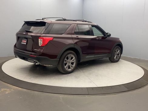 Used 2022 Ford Explorer XLT w/ Equipment Group 202A AWD/4WD image 5