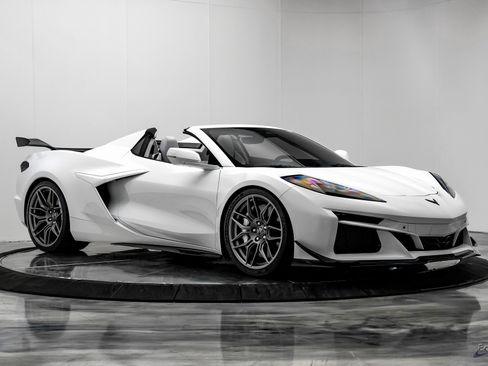 Used 2025 Chevrolet Corvette Z06 w/ Z07 Performance Package image 26