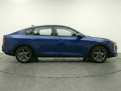 Used 2025 Kia K4 LXS image 11