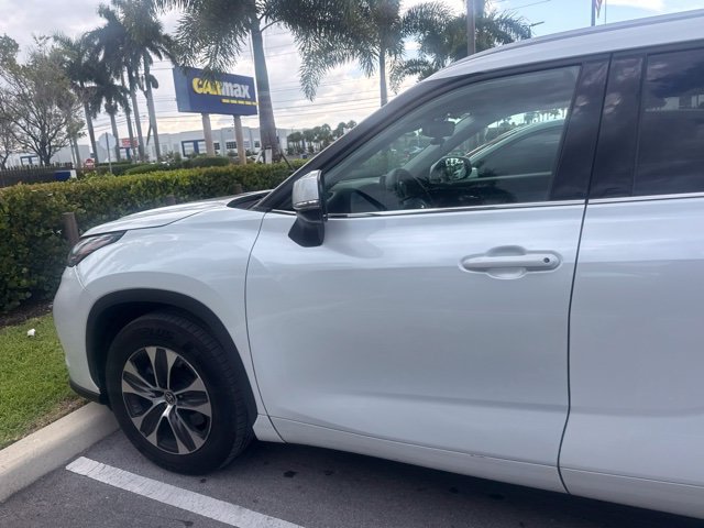 Used 2022 Toyota Highlander XLE FWD image 10