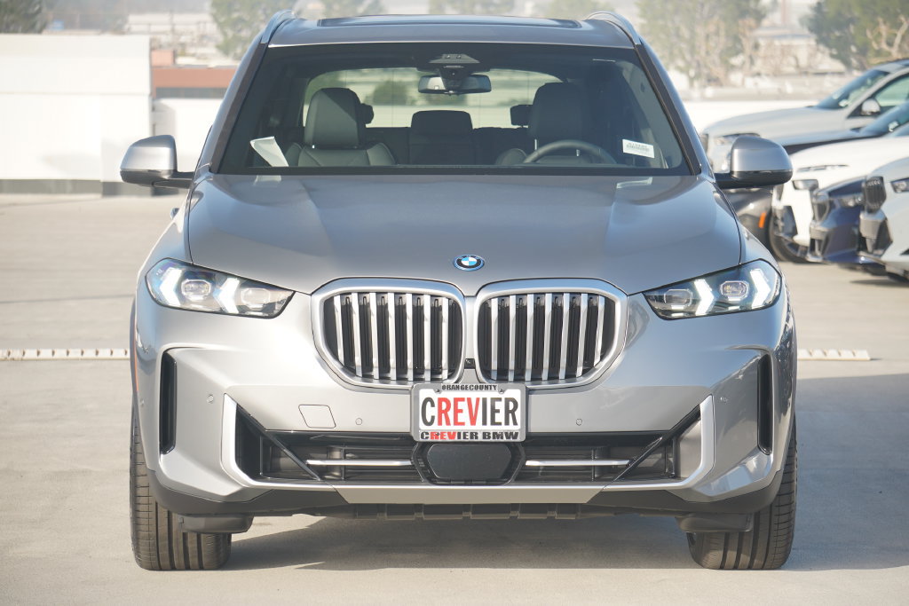 Used 2026 BMW X5 xDrive50e w/ Premium Package AWD/4WD image 2