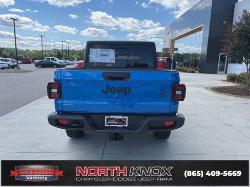 New 2025 Jeep Gladiator Sport image 18