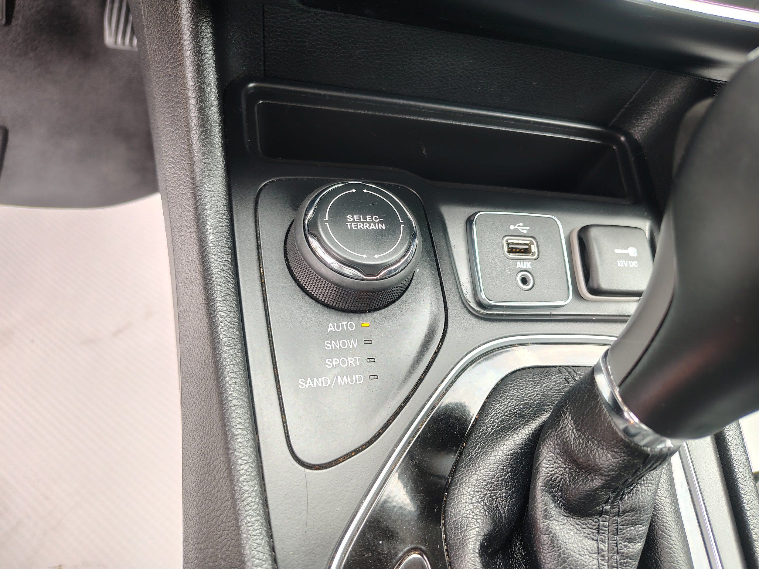 Used 2019 Jeep Cherokee Limited AWD/4WD image 35