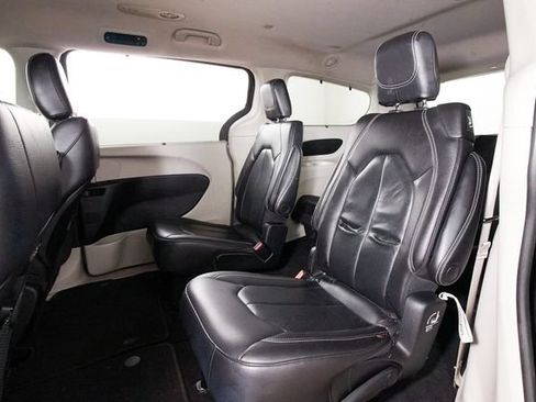 Used 2022 Chrysler Pacifica Touring-L AWD/4WD image 24