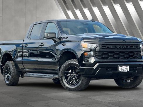 Used 2025 Chevrolet Silverado 1500 Custom Trail Boss w/ Dark Appearance Package image 1