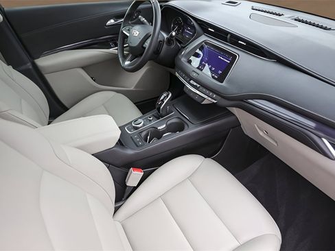 Used 2023 Cadillac XT4 Luxury w/ Driver Awareness Package image 30