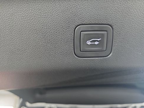 Used 2025 Chevrolet Tahoe LT AWD/4WD image 13
