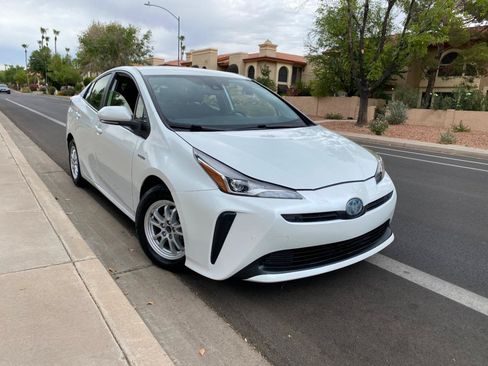 Used 2022 Toyota Prius LE FWD image 4