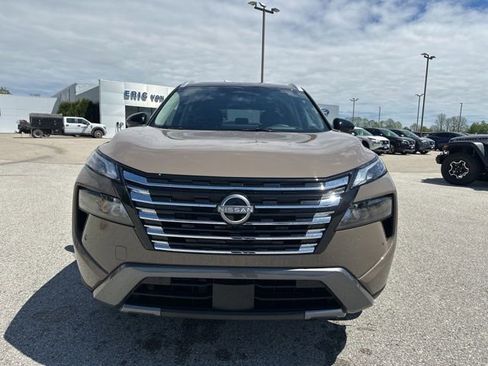 Used 2025 Nissan Rogue SL w/ Tech Package AWD/4WD image 8