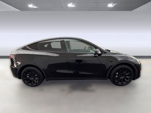 Used 2024 Tesla Model Y Long Range image 7