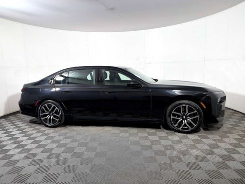 Certified 2025 BMW 760i xDrive w/ Executive Package AWD/4WD image 7